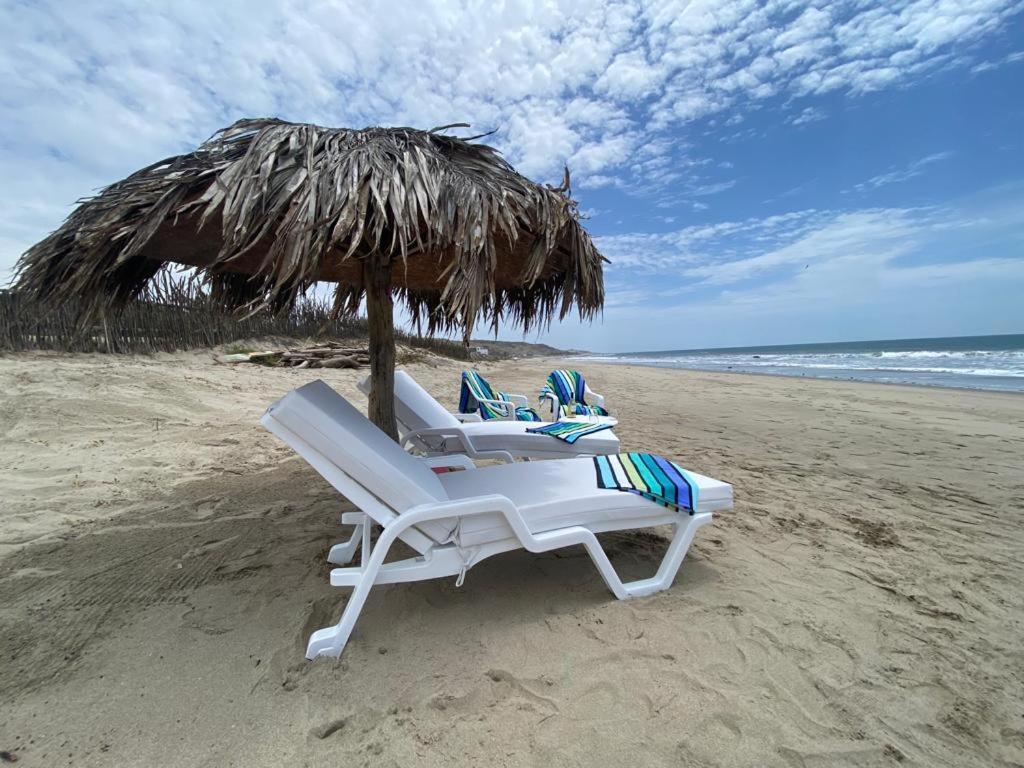 Wallac Bungalows Canoas De Punta Sal Exterior photo